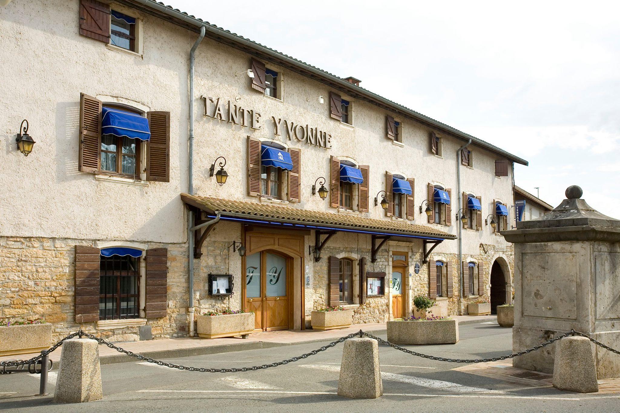 Logis Hôtel Tante Yvonne&son restaurant semi-gastronomique - Lyon Nord Quincieux Exterior foto