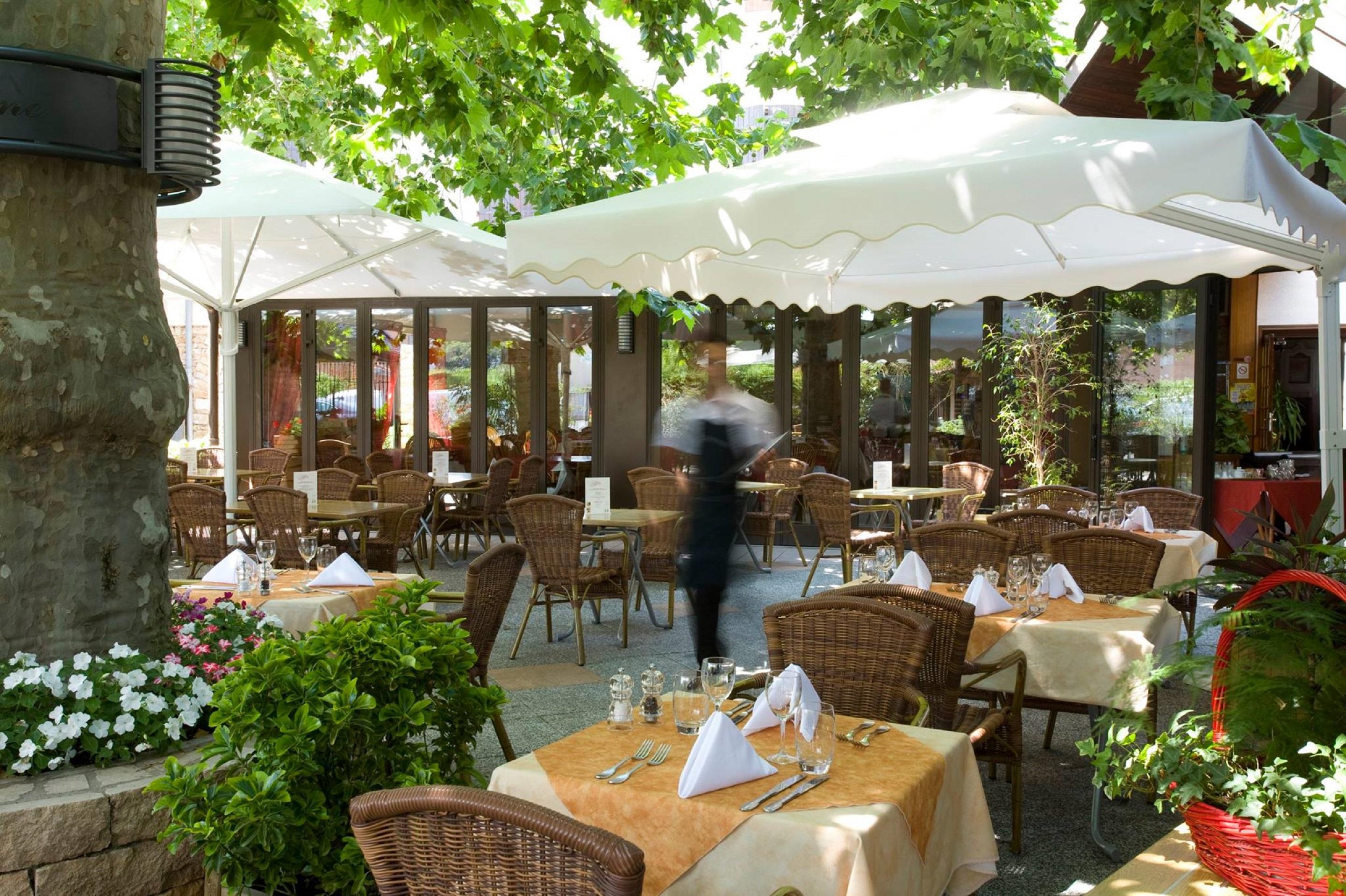 Logis Hôtel Tante Yvonne&son restaurant semi-gastronomique - Lyon Nord Quincieux Exterior foto